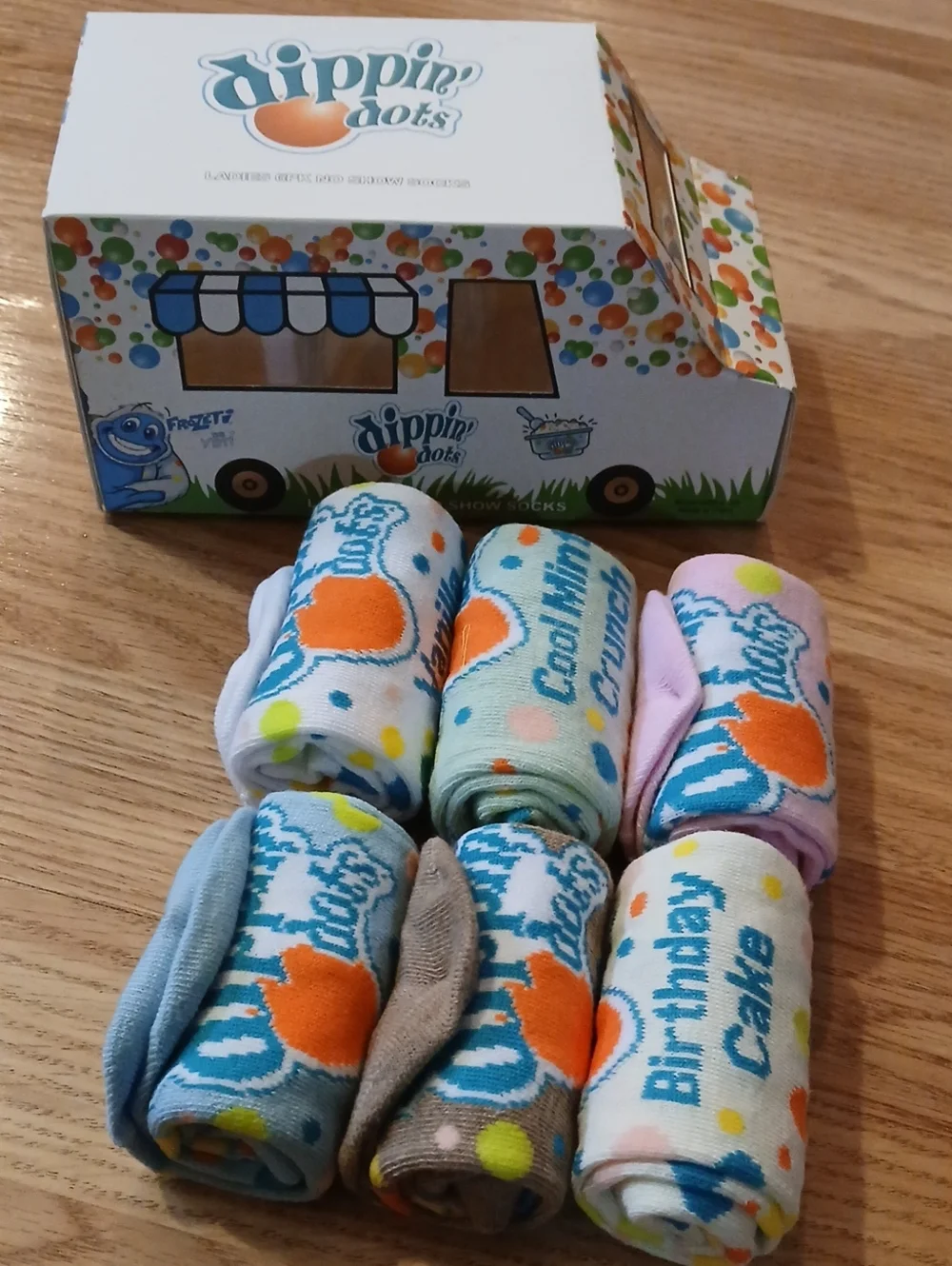 Dippin Dots Truck Box With 6 Ladies No Show Socks